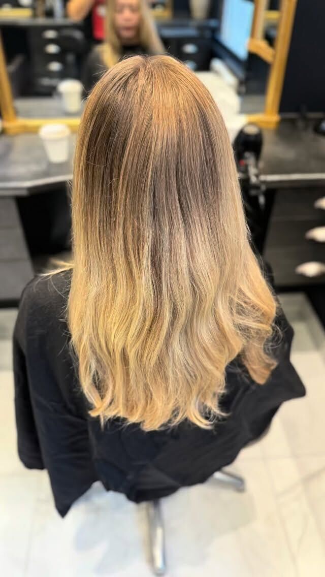 Blonde refresh by @lynnsey_naz_zeneldeenhair 💫  #fulhamhairdresser #blondehair #fulhamsalon #cuthair✂️