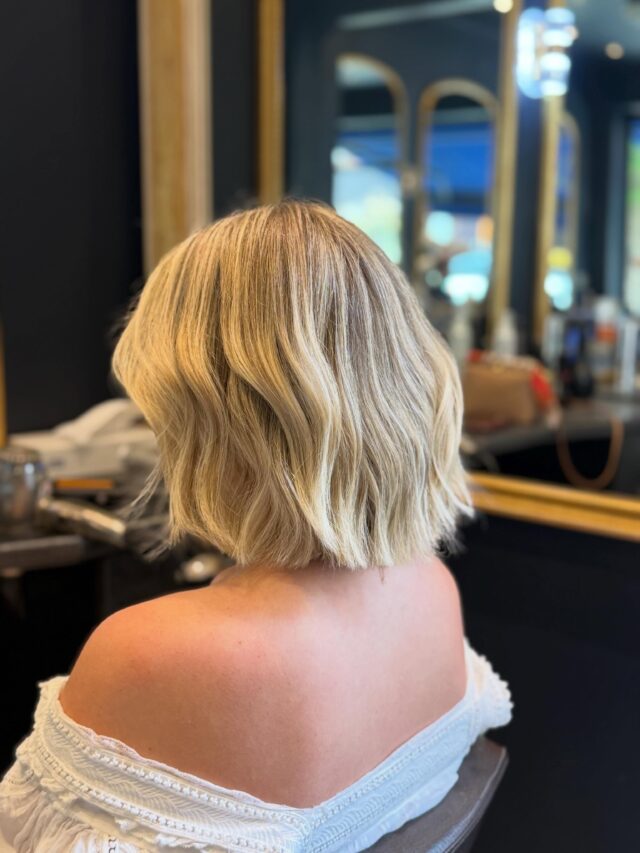 A beautiful color deserves the perfect cut. 

Sophisticated, elegant, and designed to enhance your natural beauty.

By @pati_patunka #blonde #haircolor #haircut #hairgoals
