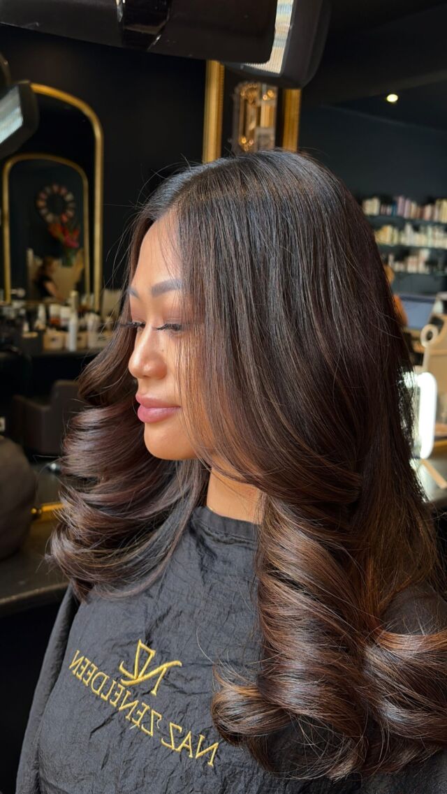 What’s not to love? 🤎✨

Rich, glossy brunette tones, soft face-framing layers and that expensive hair shine. The kind of colour that looks effortlessly luxe from every angle.

Colour & styling by Senior Stylist Daisy ✨

Ready for your brunette refresh? Book your consultation via the link in bio.

#BrunetteHair #ExpensiveBrunette #GlossyHair #ChocolateBrunette #BrunetteBalayage LuxuryHair HealthyHair FulhamHairdresser FulhamSalon LondonHairdresser